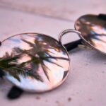 Gafas con reflejos de plantas