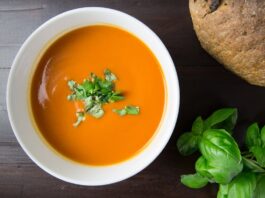 Sopa tomate y albahaca